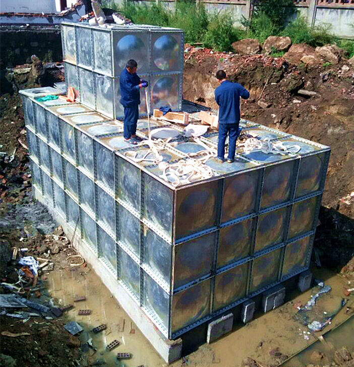 北辰區(qū)正在安裝鍍鋅鋼板異形水箱，特殊定制